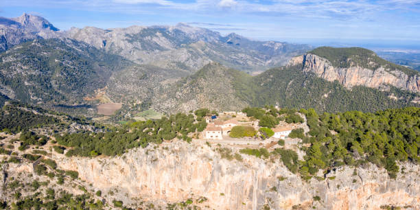 The purchase of the Castle of Alaró and the civic road of the Forum of Mallorca in Inca, projects of the Consell will be financed by the Sustainable Tourism Tax.