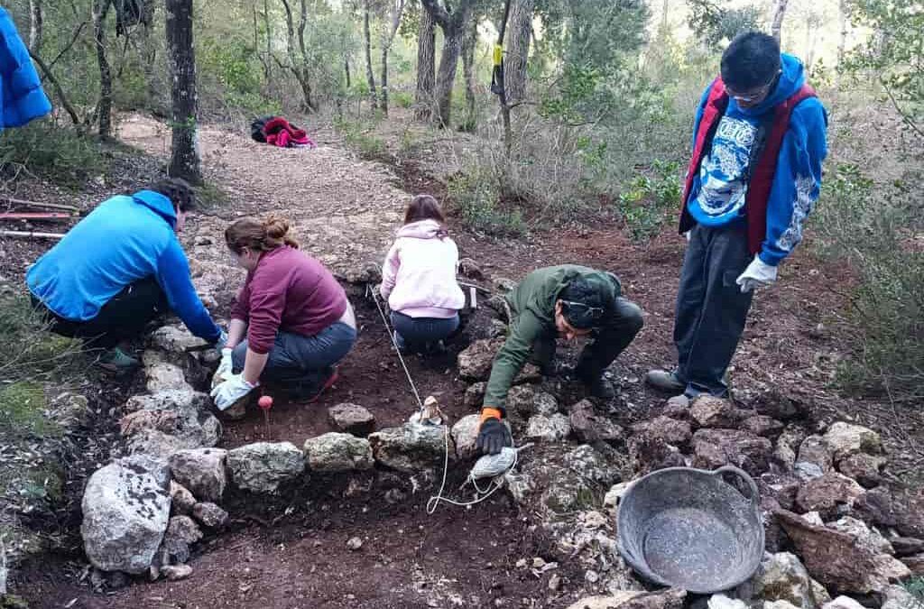 The Consell de Mallorca celebrates the first day of collaboration of margers with AMADIBA students