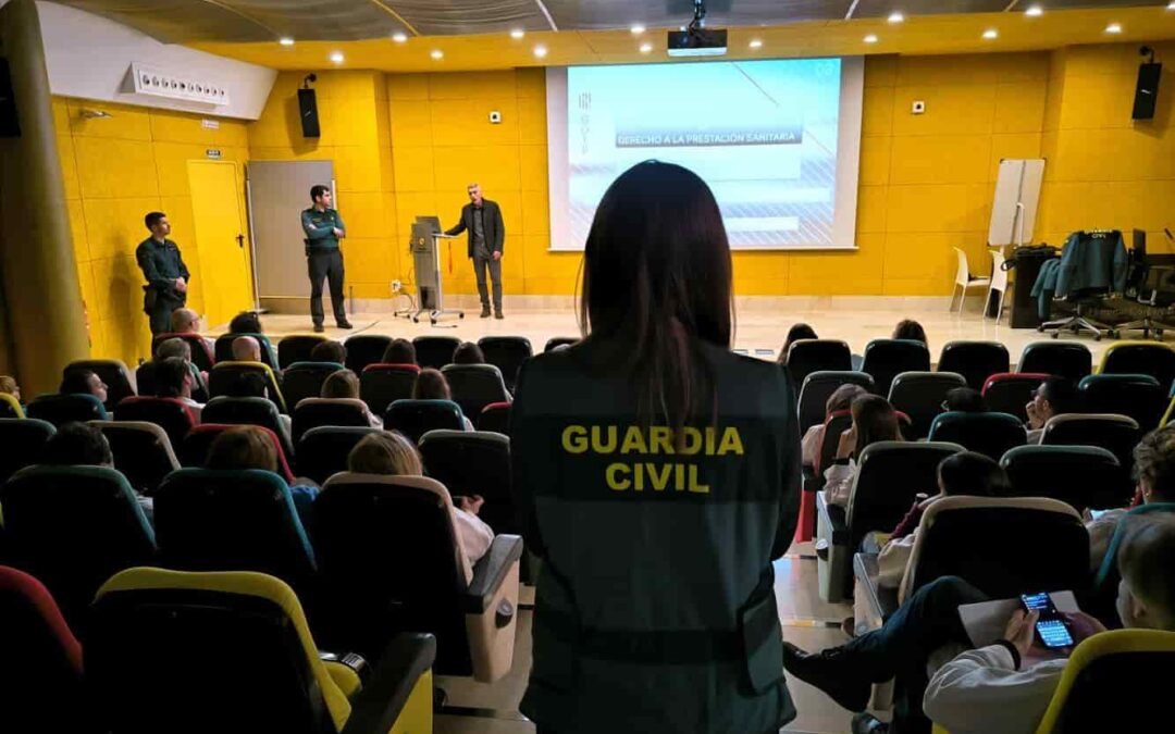 The Guardia Civil gives a course to the staff of the Hospital de Inca to deal with assaults