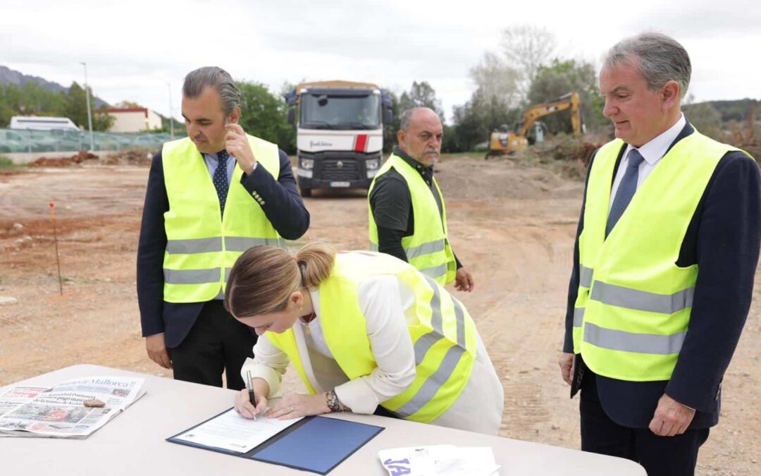 President Prohens lays the first stone of the much-demanded new CEIP in Caimari