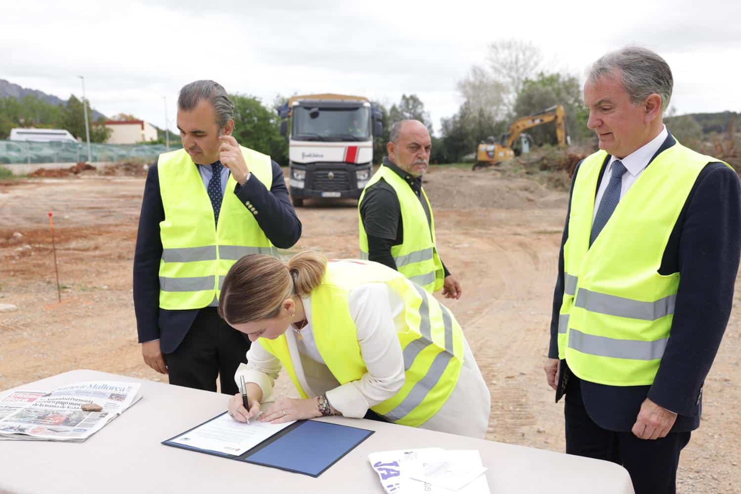 primera piedra del reivindicado nuevo CEIP de Caimari