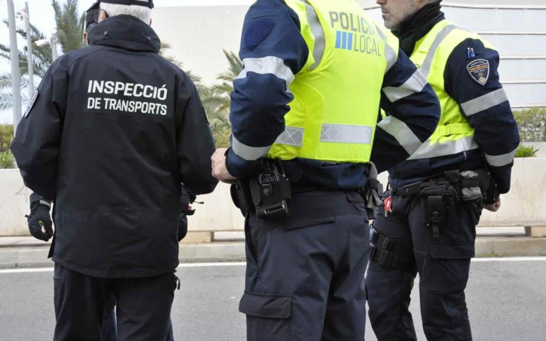 Nearly 400 vehicles were inspected and 76 complaints at Palma airport in the campaign against intrusion and control of public passenger transport (taxis, VTC and coaches)