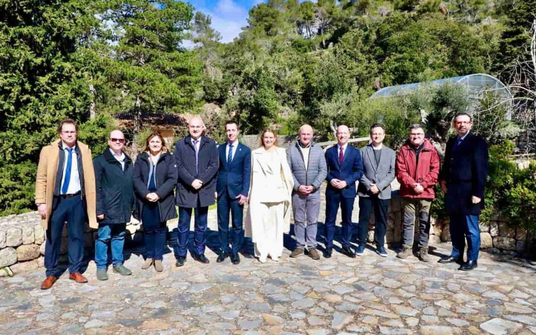 Prohens and the presidents of the four councils agree to intensify the fight against illegal tourism and reinforce public transport