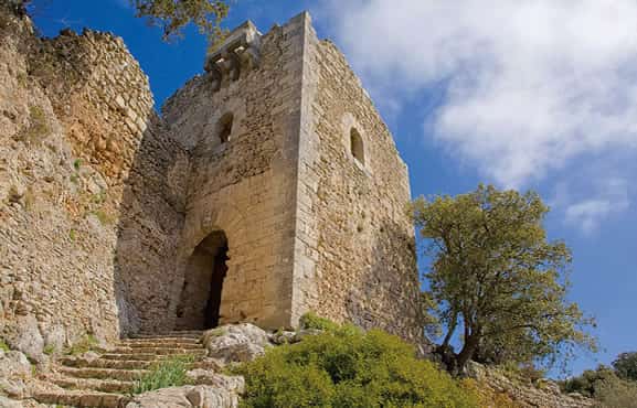 The Consell de Mallorca demands that the Ministry of Culture immediately begin the restoration of the walls of the castle of Alaró