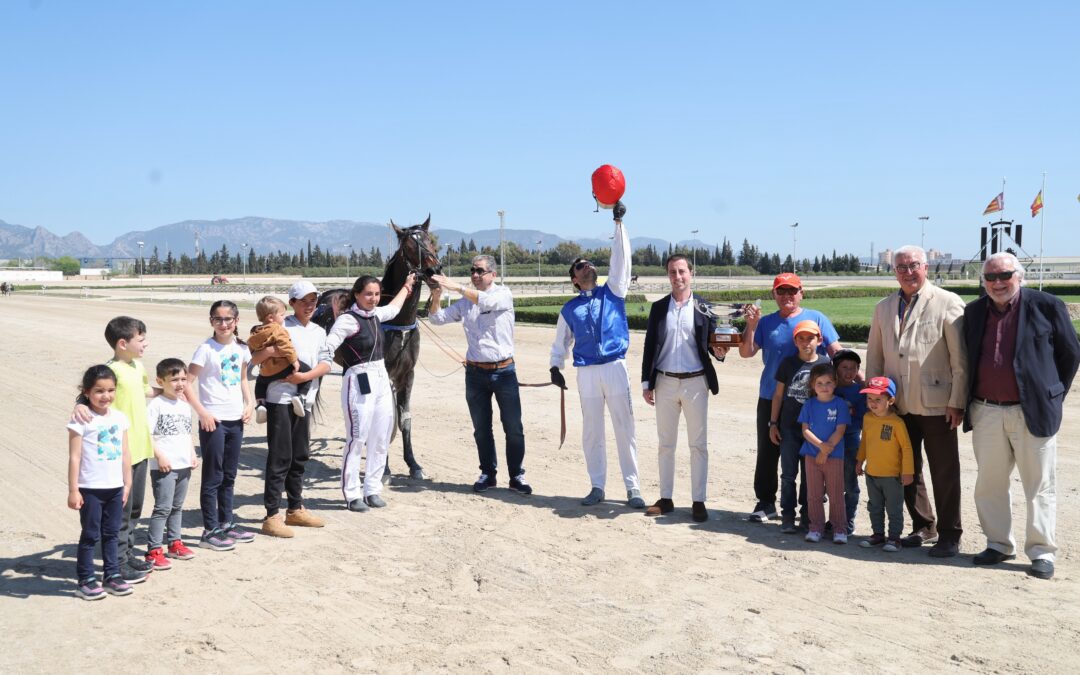 President Galmés presents the Consell de Mallorca Presidency Trot Award