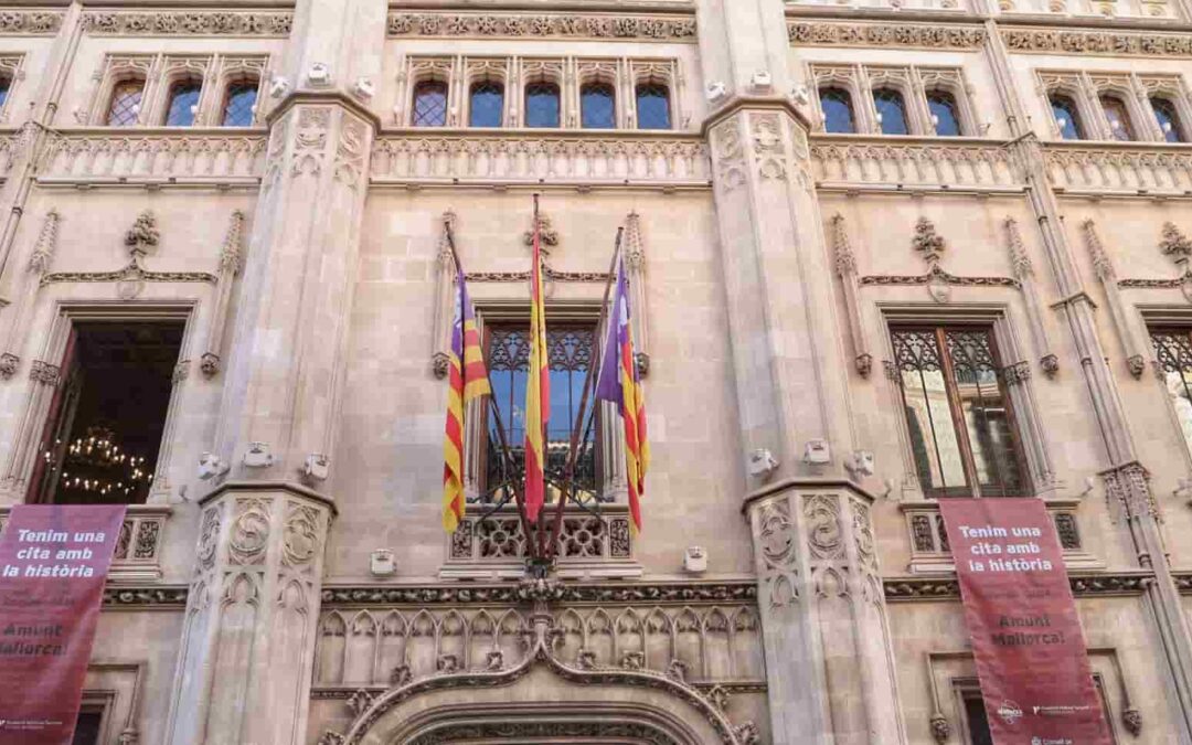 The Consell de Mallorca displays two flags to cheer R.C.D. Mallorca in the Copa del Rey