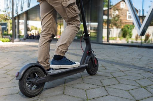 The Government extends the suspension of access for electric scooters on interurban public transport from Saturday, 1 June