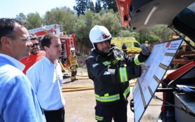 The Bombers de Mallorca take part in a drill in Port d’ Alcúdia with the security forces of the Balearic Islands and the UME