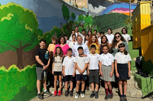 Inca inaugurates the mural made by the children during Inca Street Art