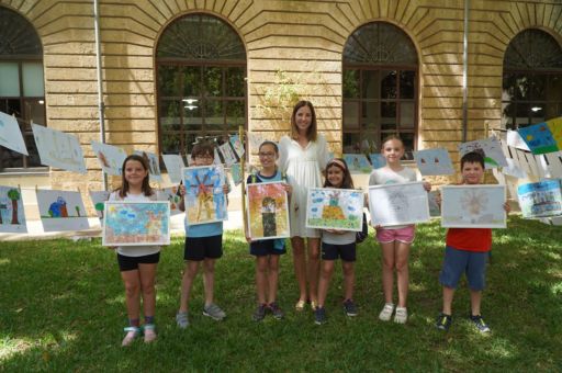 More than 300 students gathered at La Misericòrdia to collect the ‘Dibuixa el teu molí’ (Draw your mill) awards