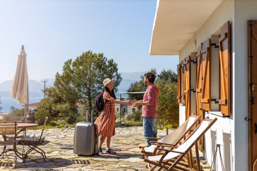 Booking removes 56 advertisements for illegal tourist rentals detected by the Consell d’Eivissa