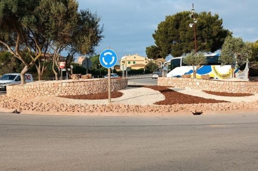 The Consell de Mallorca remodels and improves the aesthetics of the roundabout at the entrance to sa Ràpita