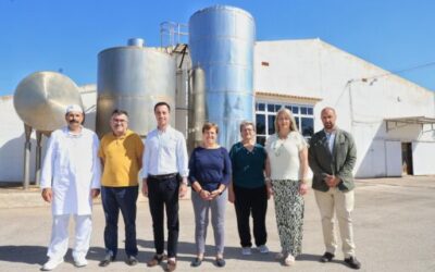 Pilar Amate meets with Formatges Grimalt to reaffirm her commitment to local products