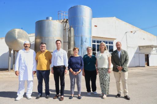 Pilar Amate meets with Formatges Grimalt to reaffirm her commitment to local products