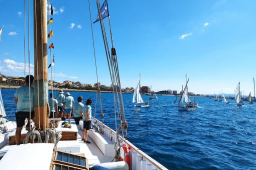 La Balear receives a great tribute on the occasion of its centenary, a nautical salute in front of the cathedral