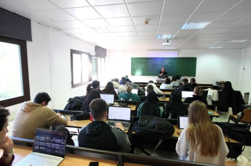 Desde el día 10 de octubre hasta el día 23 de octubre de 2024, ambos inclusive, las personas que hayan presentado con deficiencias su solicitud de ayudas a estudiantes de la isla de Eivissa para el año académico 2023-2024 pueden presentar documentación para subsanarla