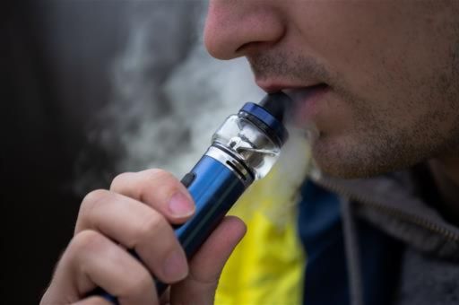 Sanidad regula las bolsas de nicotina y los vapers con y sin nicotina, incluyendo restricciones a los aromas